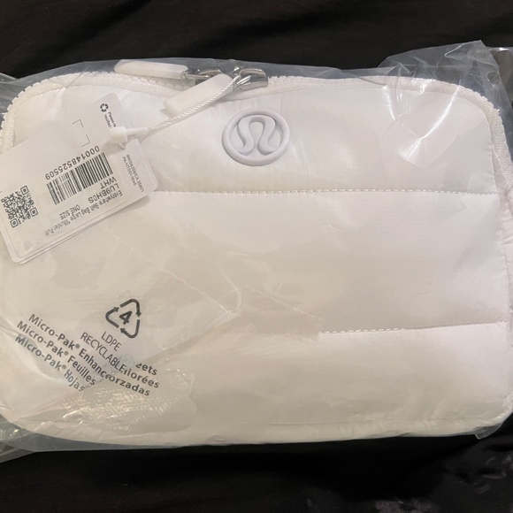 NWT Lululemon White Wunder Puff Everywhere Belt Bag Large - Picture 2 of 3